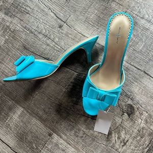NWT Blue Heels Size 8